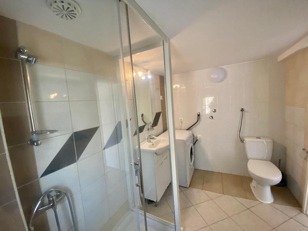 Lesce Hostel Екстер'єр фото