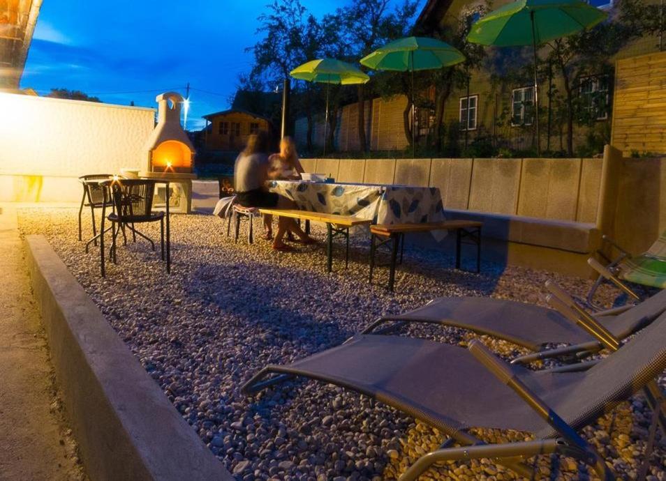 Lesce Hostel Екстер'єр фото