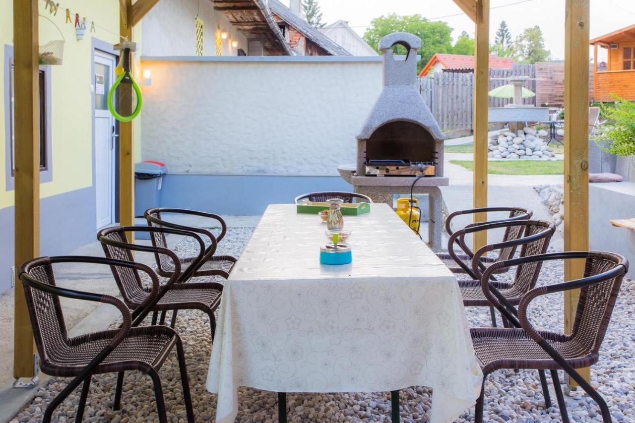 Lesce Hostel Екстер'єр фото