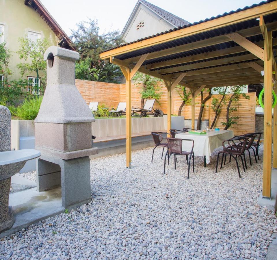 Lesce Hostel Екстер'єр фото