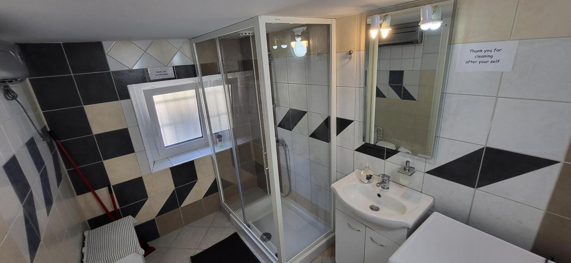 Lesce Hostel Екстер'єр фото