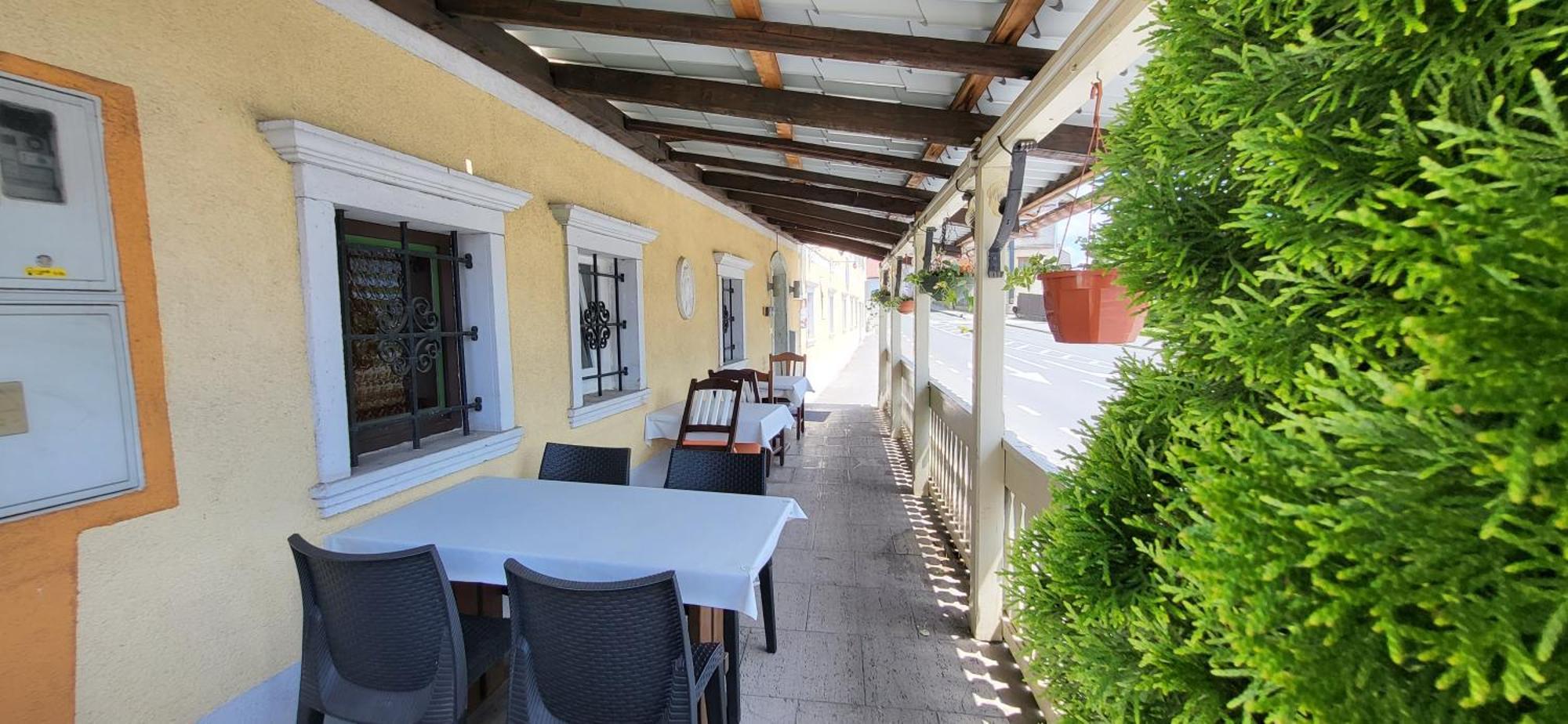 Lesce Hostel Екстер'єр фото