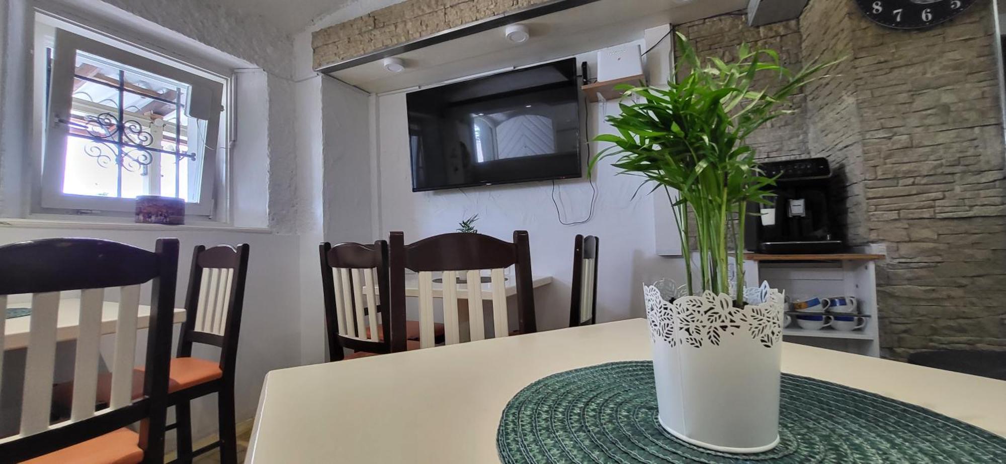 Lesce Hostel Екстер'єр фото