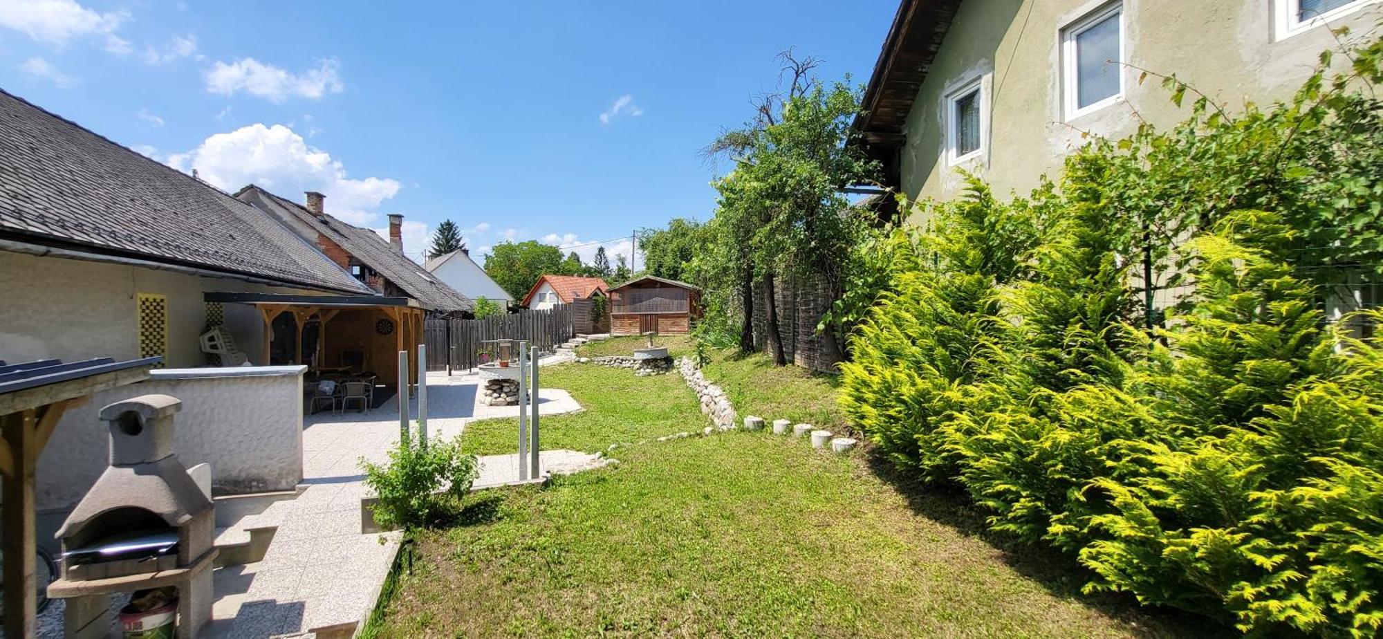 Lesce Hostel Екстер'єр фото