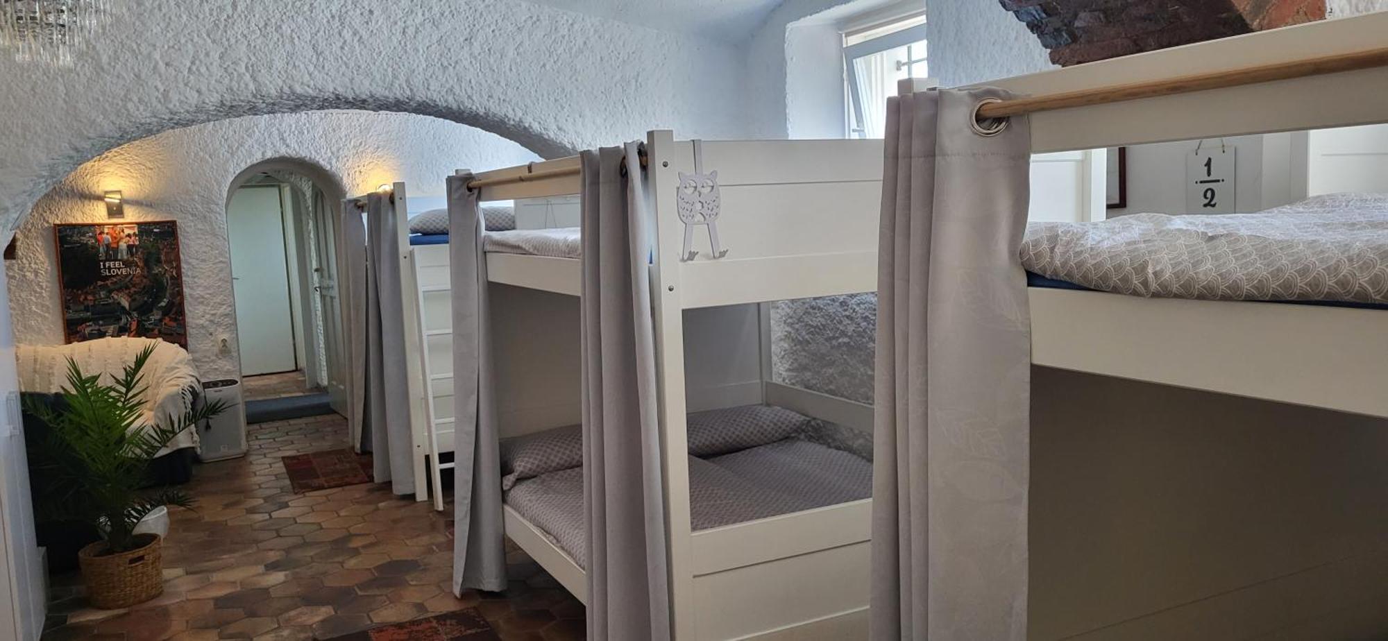 Lesce Hostel Екстер'єр фото
