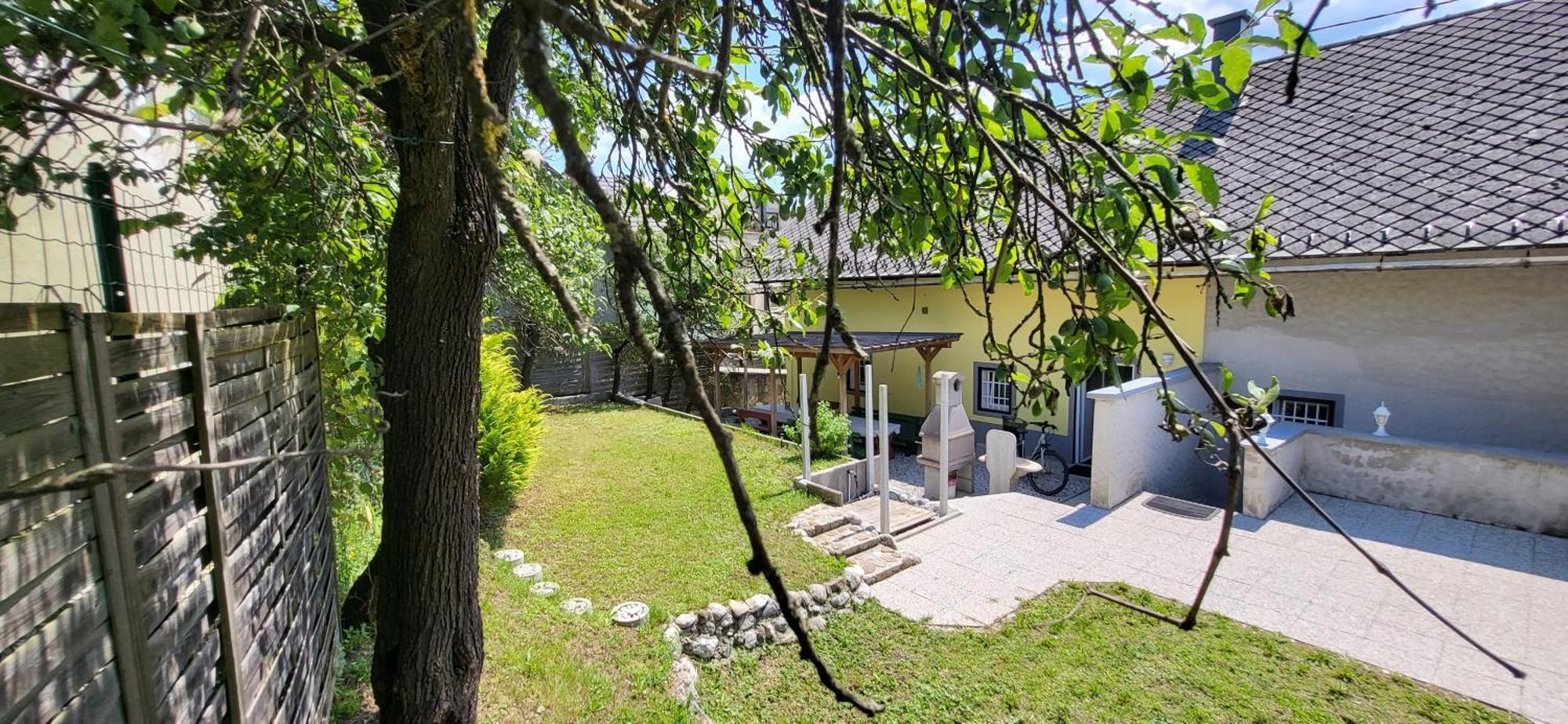 Lesce Hostel Екстер'єр фото
