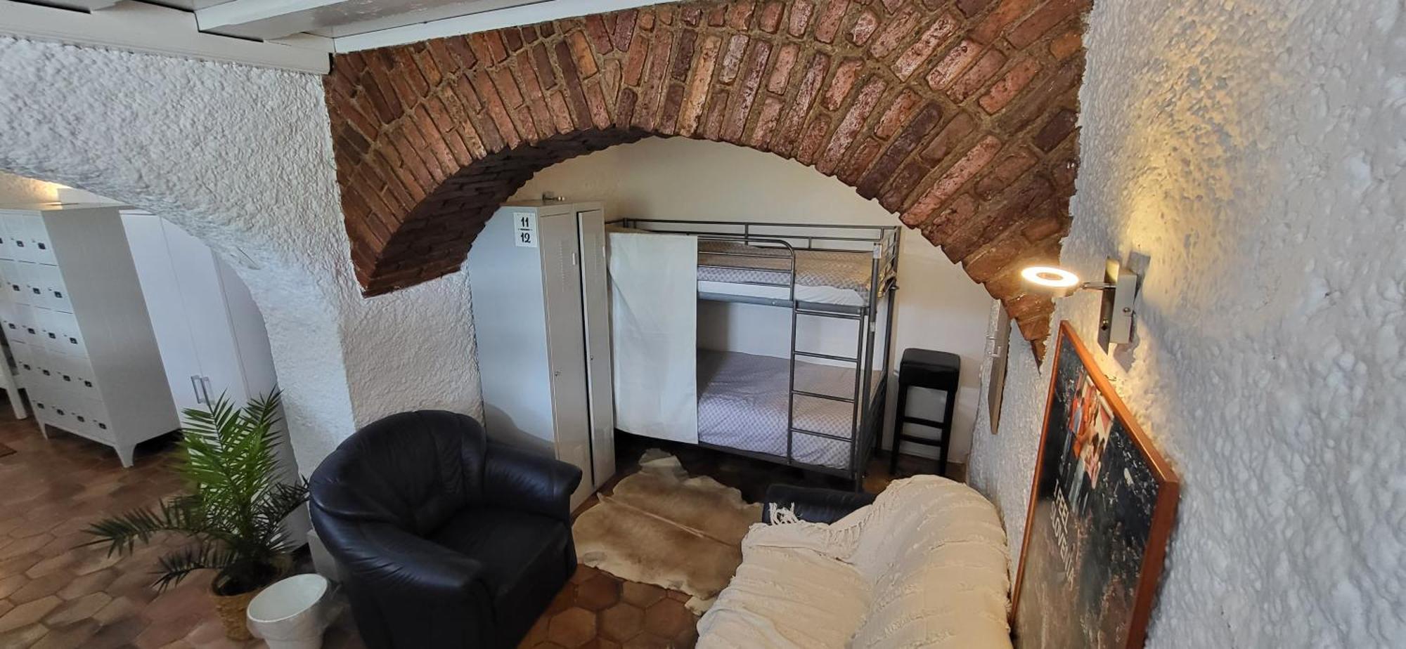 Lesce Hostel Екстер'єр фото