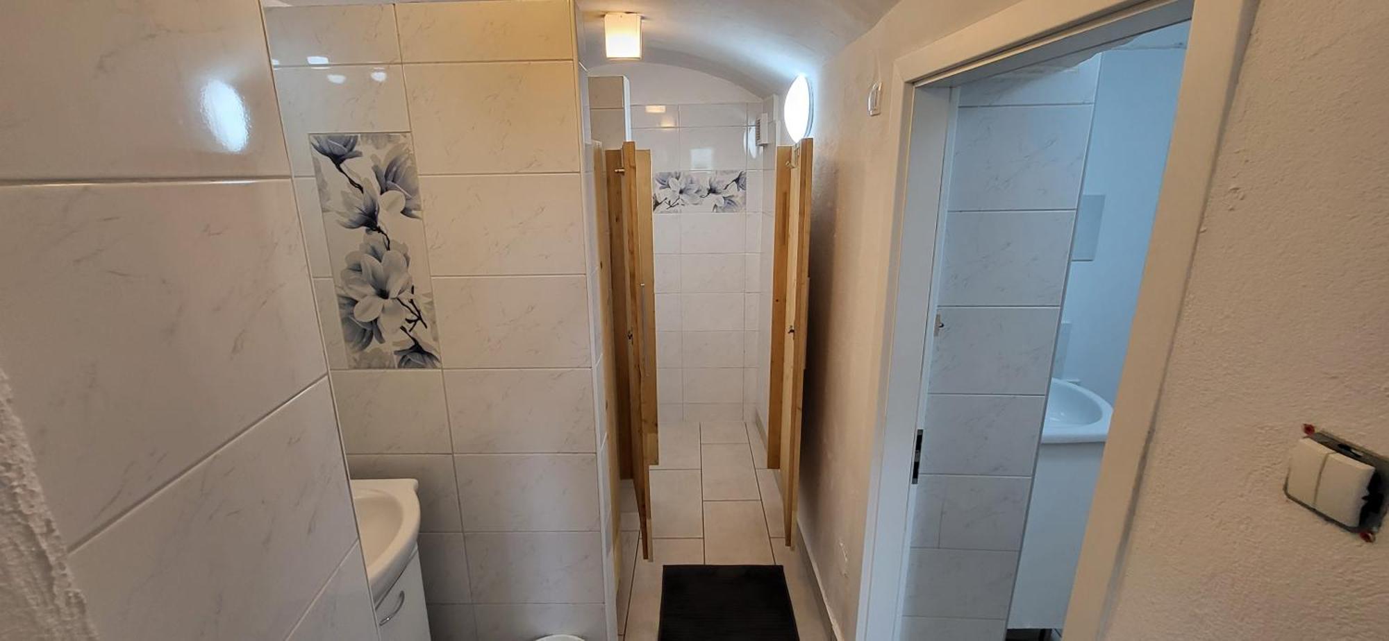 Lesce Hostel Екстер'єр фото
