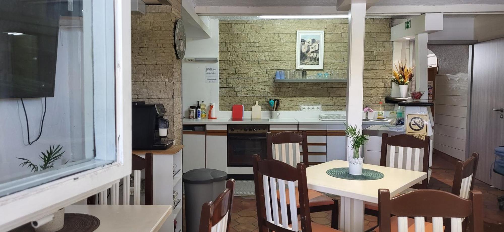 Lesce Hostel Екстер'єр фото
