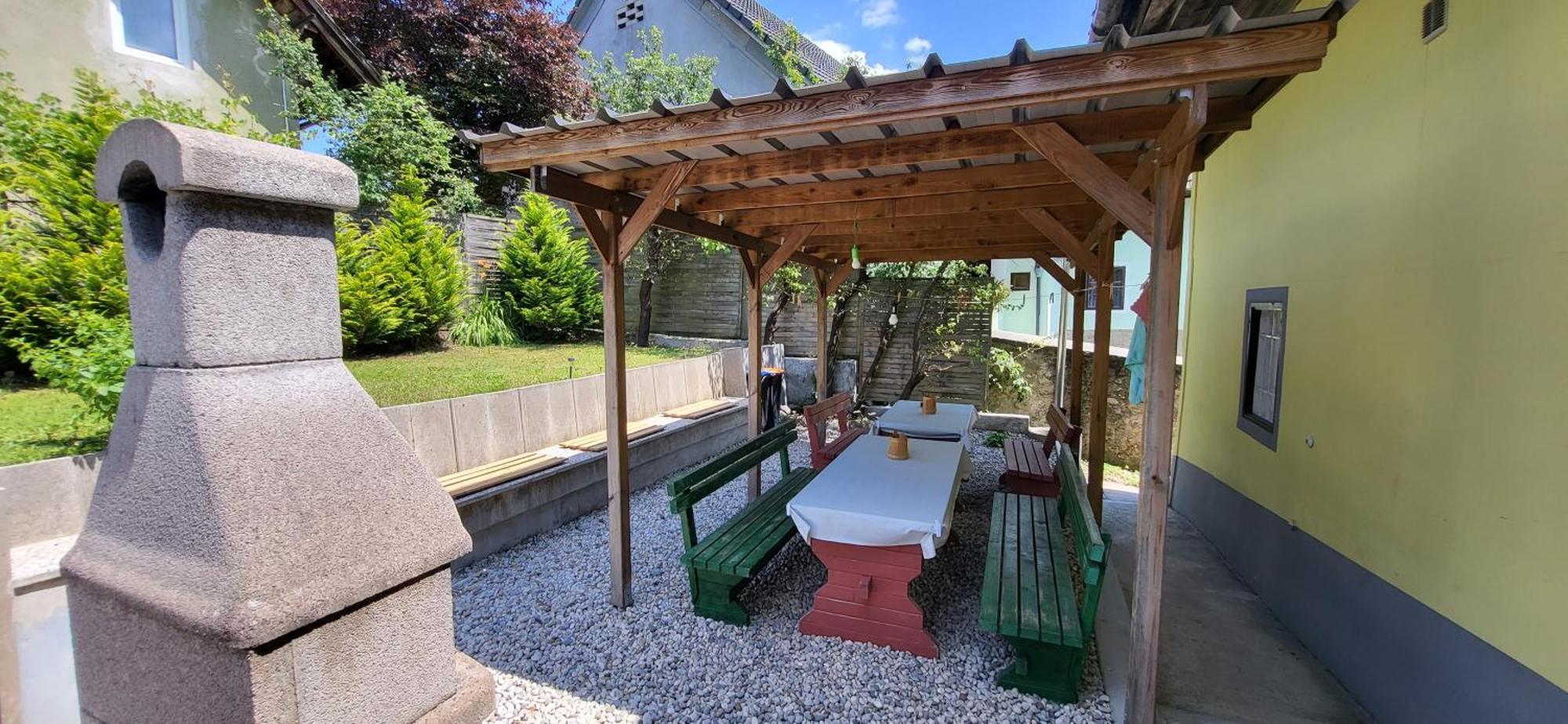 Lesce Hostel Екстер'єр фото